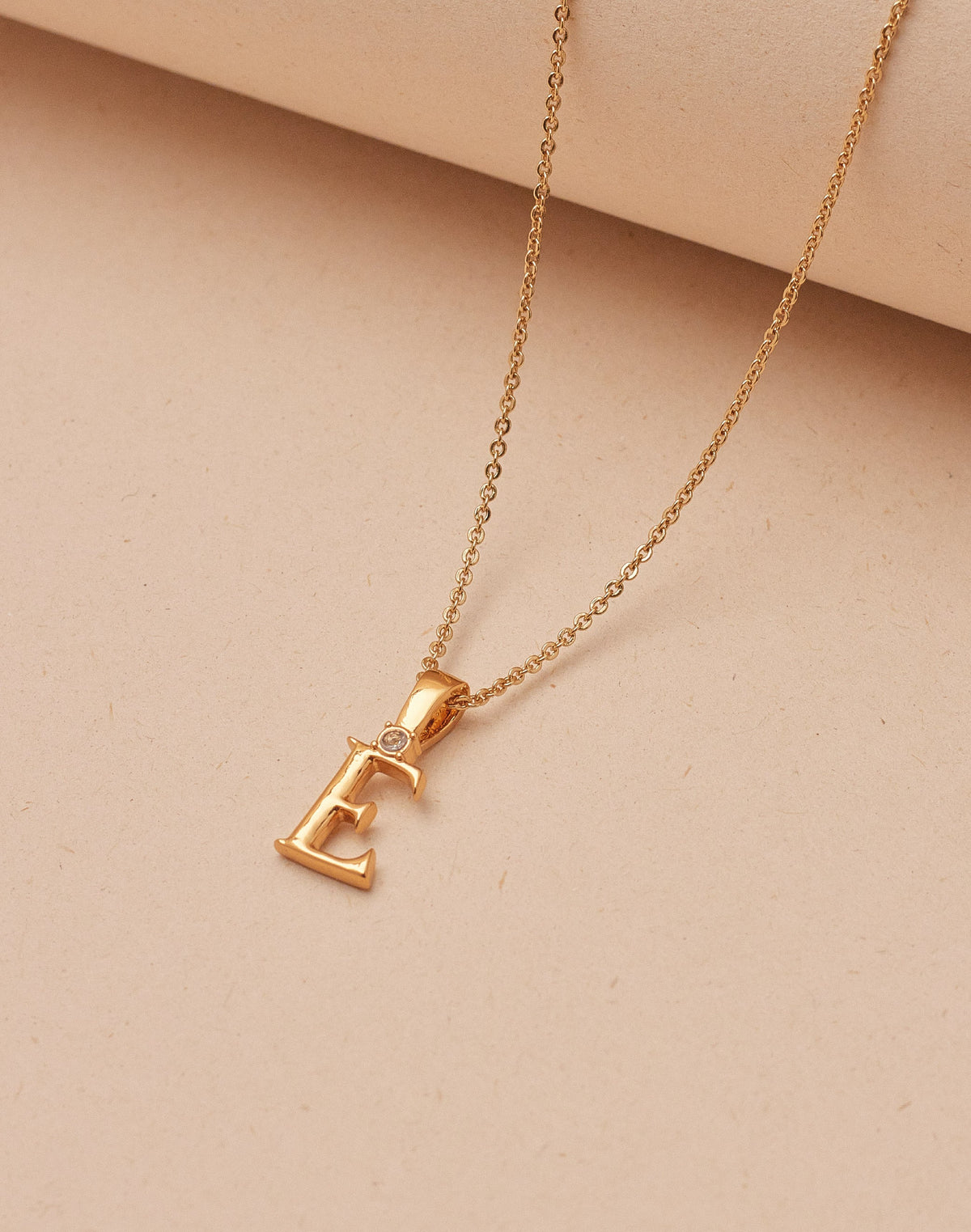 Collar de Letras Serif